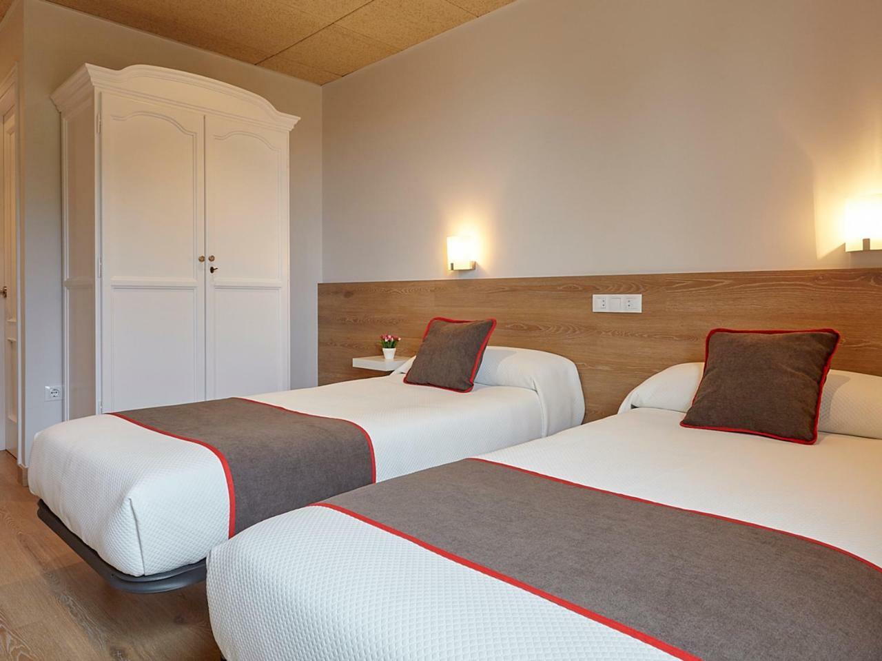 Hostal Nobadis Cervera  Ngoại thất bức ảnh