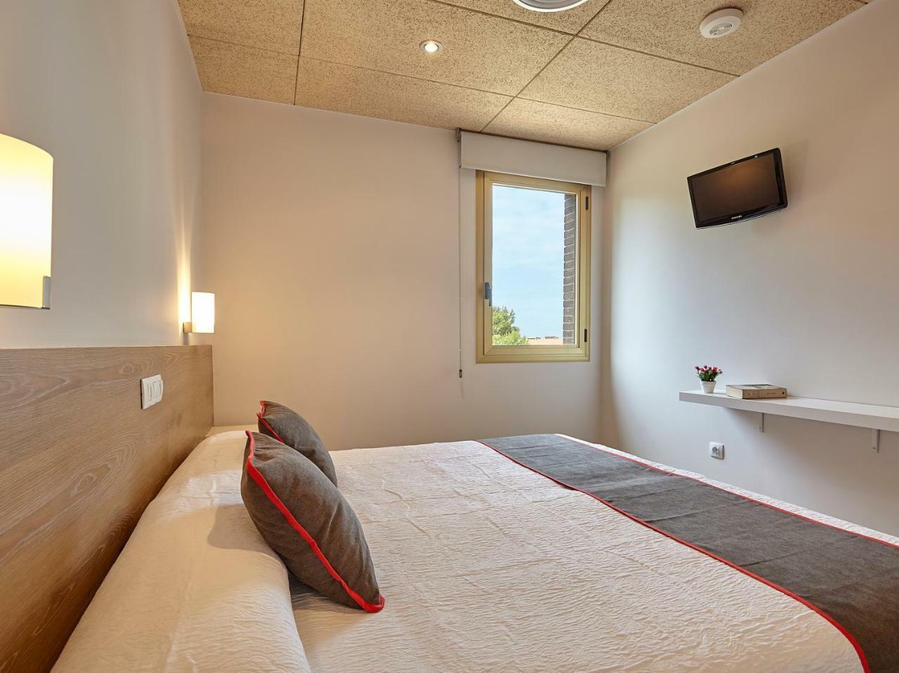 Hostal Nobadis Cervera  Ngoại thất bức ảnh
