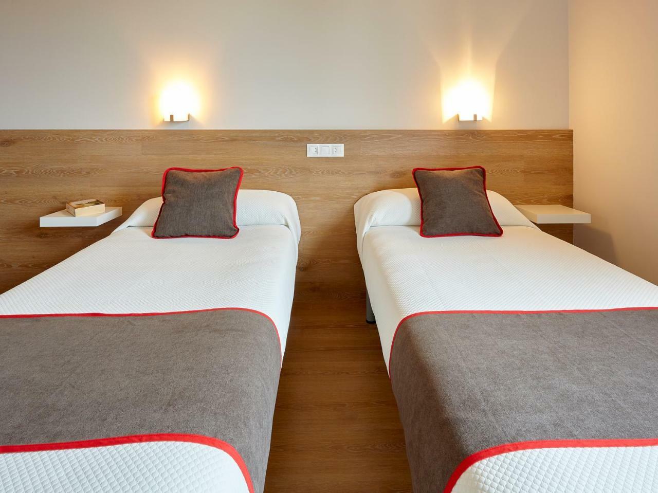 Hostal Nobadis Cervera  Ngoại thất bức ảnh