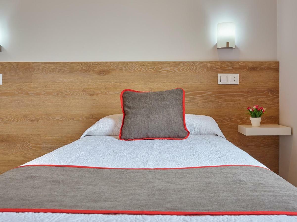 Hostal Nobadis Cervera  Ngoại thất bức ảnh