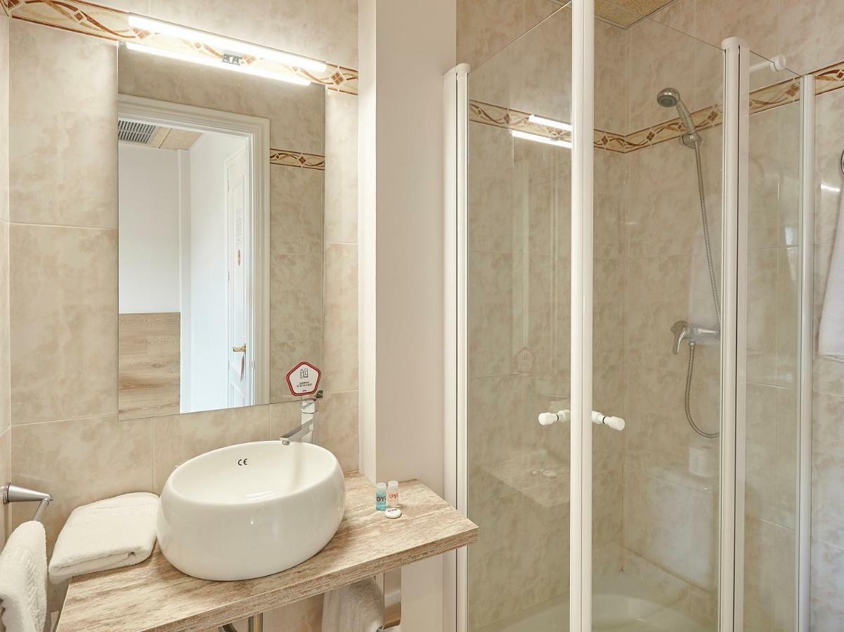 Hostal Nobadis Cervera  Ngoại thất bức ảnh