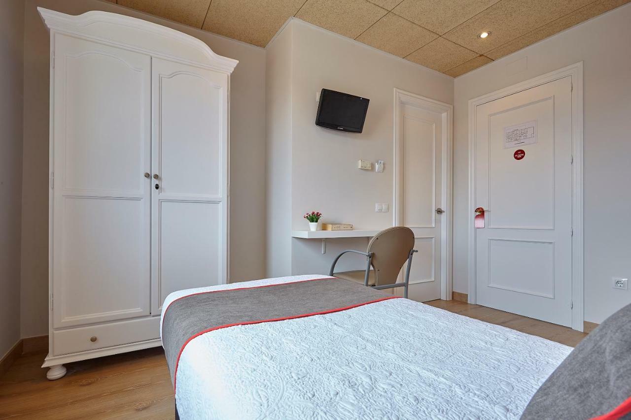 Hostal Nobadis Cervera  Ngoại thất bức ảnh